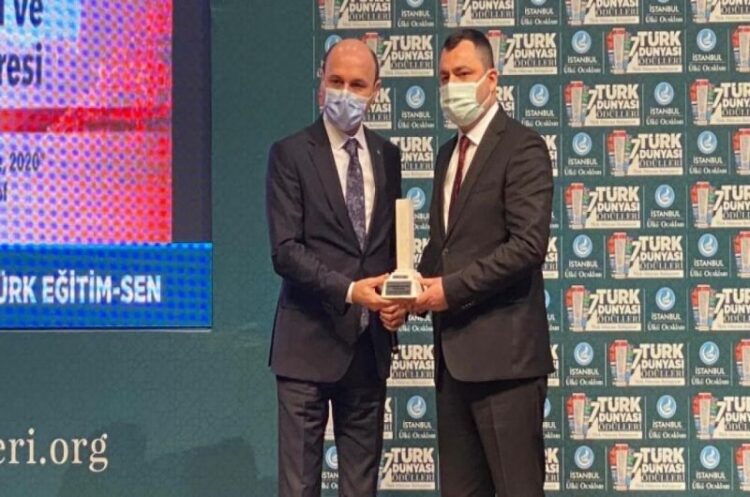 Türk Dünyası Eğitim Bilimleri ve Sosyal Bilimler Kongre’sine Yılın Türk Dünyası Etkinliği Ödülü Verildi.