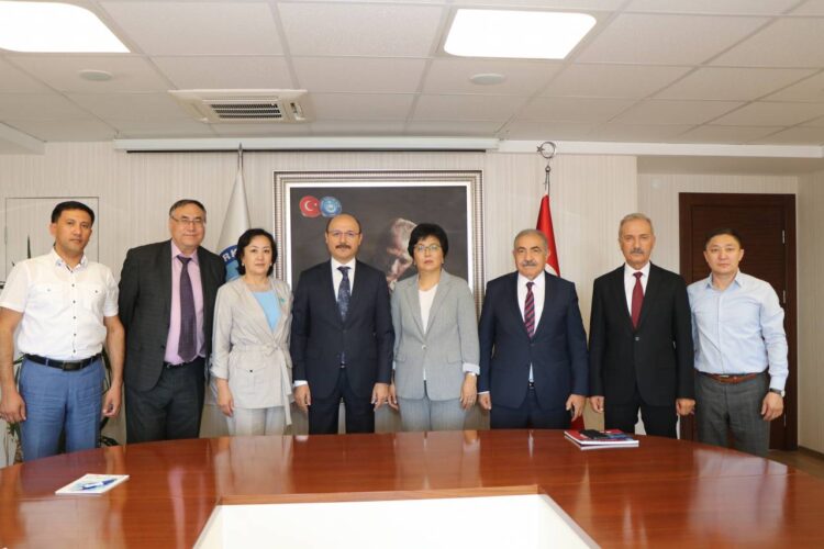 Kazakistan Eğitim ve Bilim Çalışanları Sendikası Türk Eğitim-Sen Genel Merkezini Ziyaret Etti.