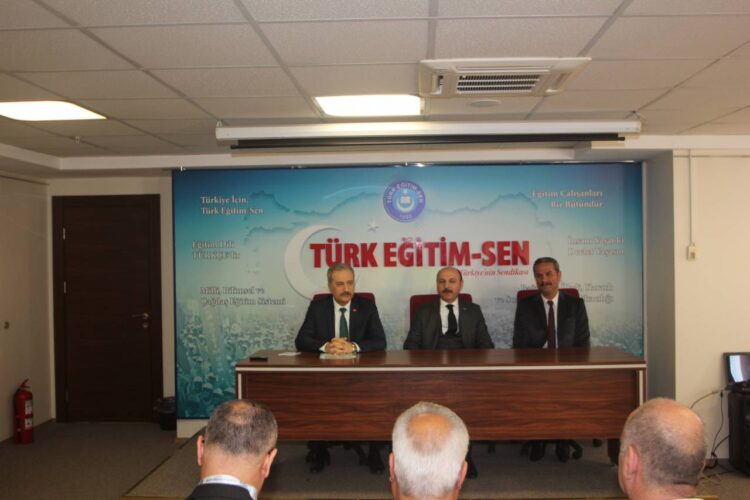 Türk Eğitim-Sen`in Türkmen Eğitimcilere Yönelik Düzenlediği Kurs Başladı.