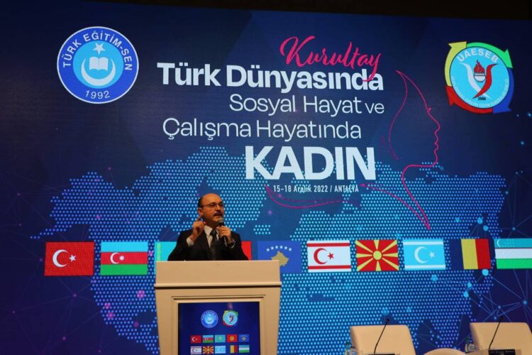 Töremizde ve İtikadımızda Kadın-Erkek Ayrımcılığı Yoktur.