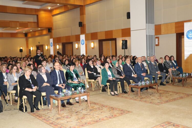 Türk Dünyasında “Sosyal Hayat ve Çalışma Hayatında Kadın” Kurultayının Sonuç Bildirgesi Açıklandı