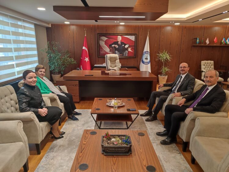 Azerbaycan Türkiye Evi Başkanı ve Azerbaycan Cumhuriyeti Sivil Toplum Kuruluşları Ajansı Genel Müdürü Türkiye Kamu-Sen Genel Merkezini Ziyaret Etti.