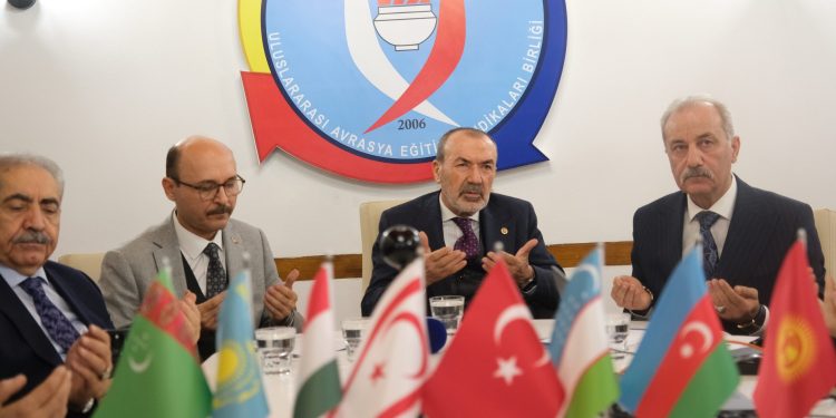 IRAK TÜRKMENLERİ EĞİTİM PROJESİ: GELECEĞE KÖPRÜ, TÜRKLÜĞE HİZMET