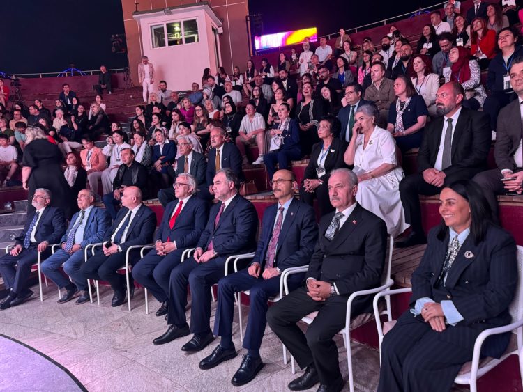 EYUDER’DEN UAESEB’E ALTIN MEŞALE ÖDÜLÜ UAESEB “YILIN SİVİL TOPLUM KURULUŞU”ÖDÜLÜNE LAYIK GÖRÜLDÜ.